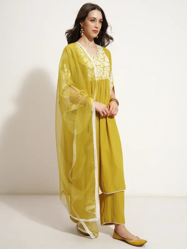 Women Kurta With Trouser And Dupatta