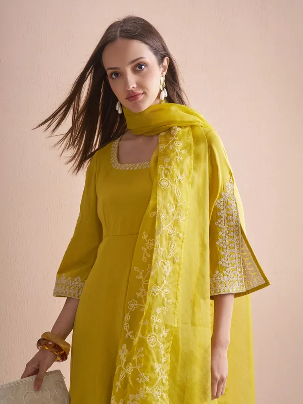 Women Kurta With Trouser And Dupatta