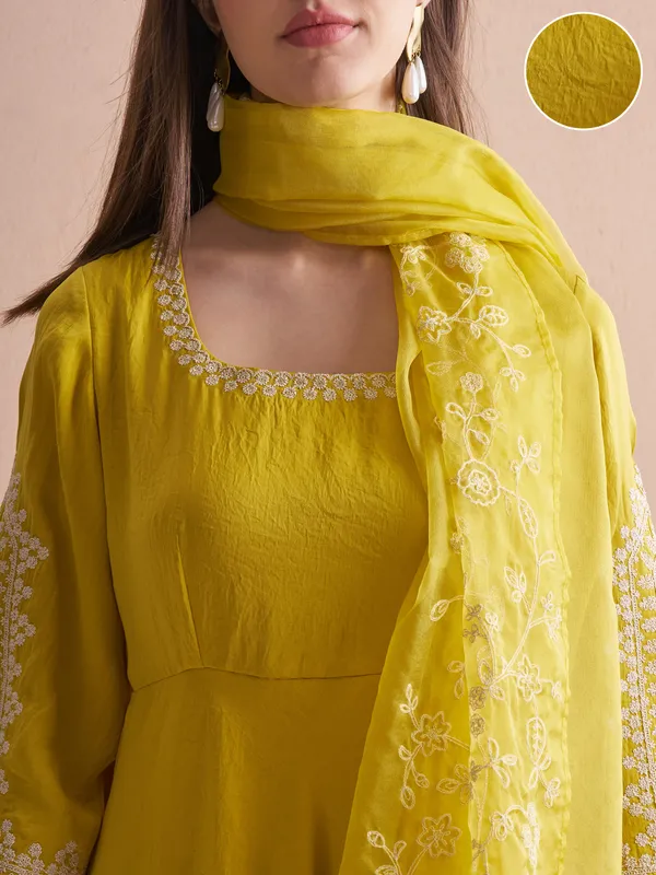 Women Kurta With Trouser And Dupatta