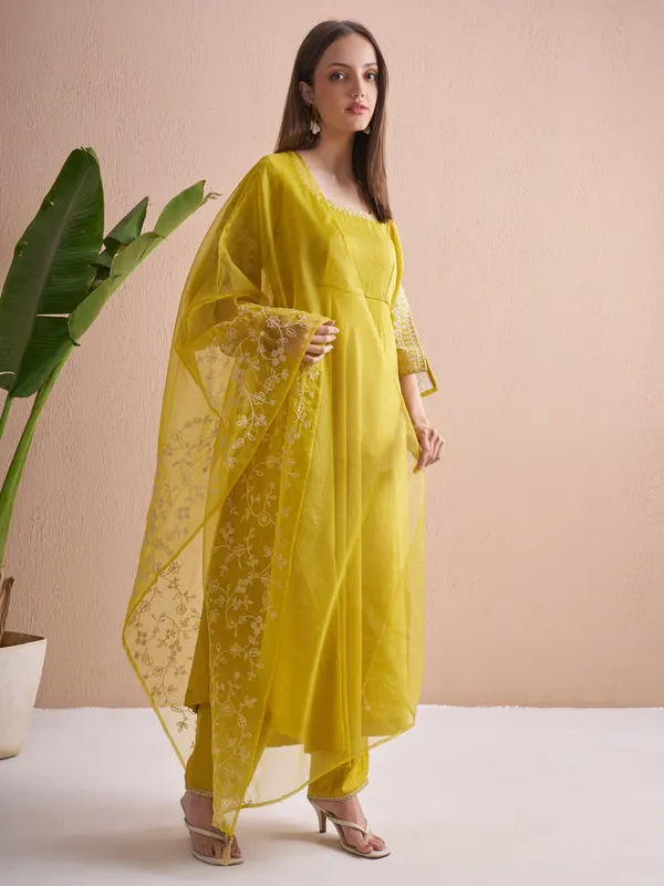 Women Kurta With Trouser And Dupatta