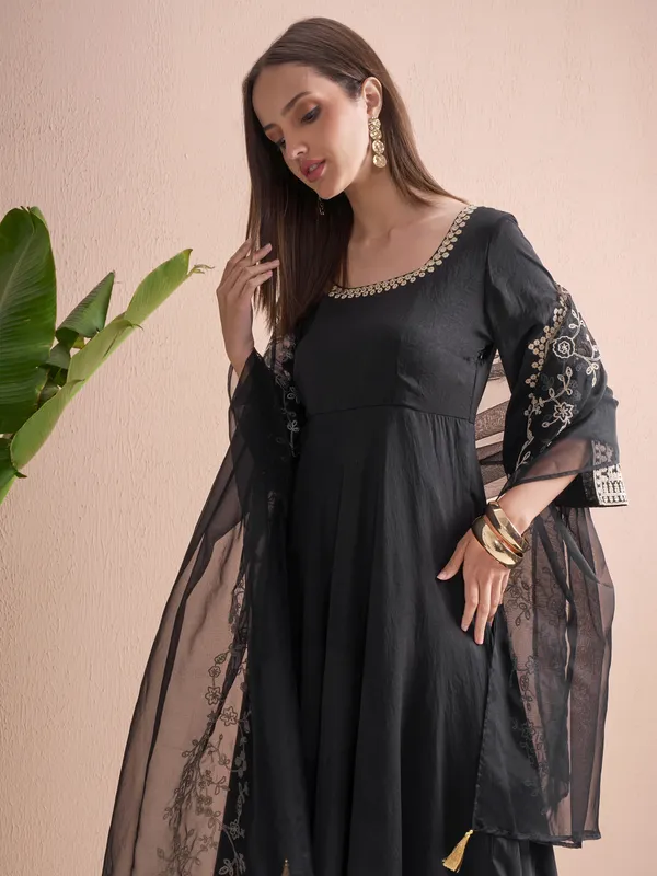 Women Kurta With Trouser And Dupatta