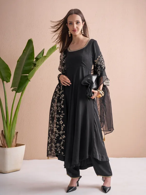 Women Kurta With Trouser And Dupatta