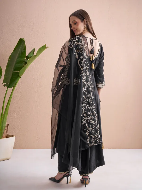 Women Kurta With Trouser And Dupatta
