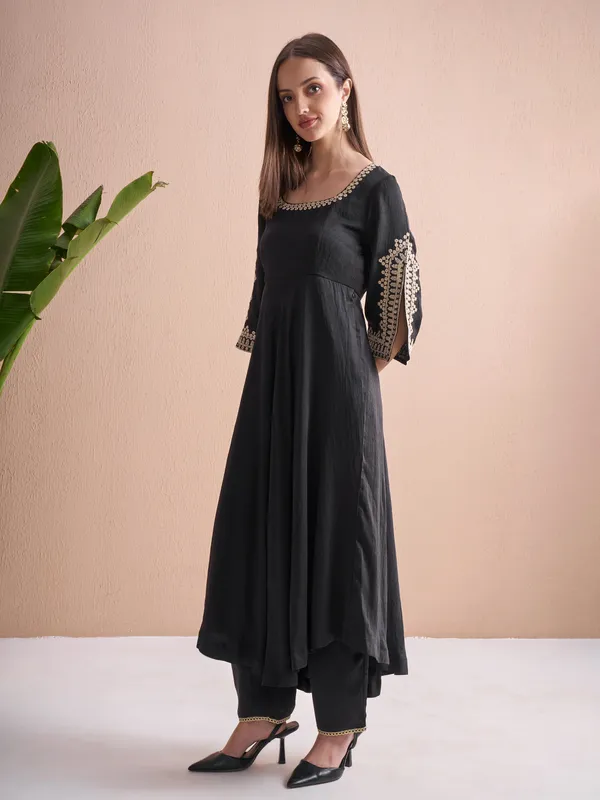 Women Kurta With Trouser And Dupatta