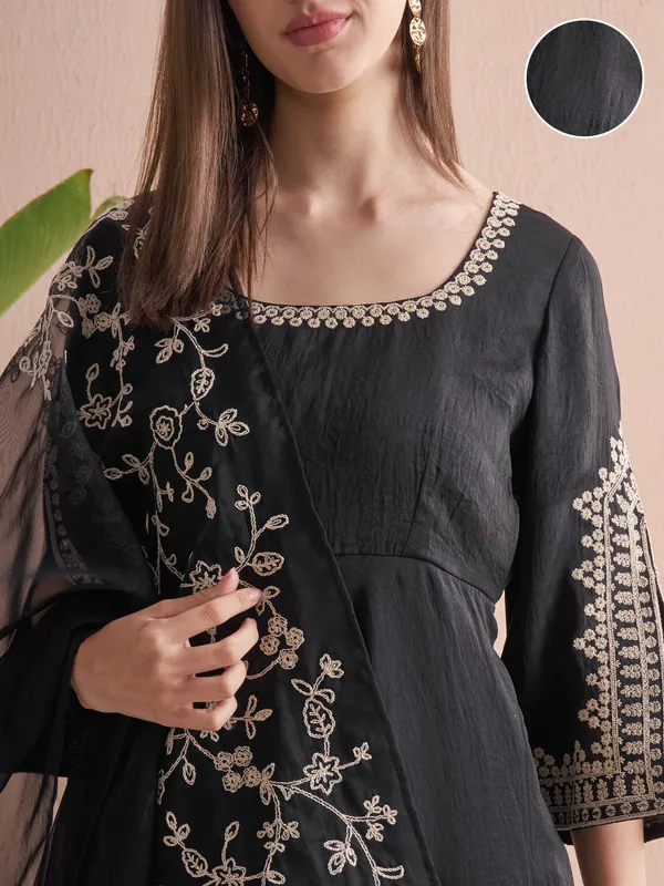 Women Kurta With Trouser And Dupatta