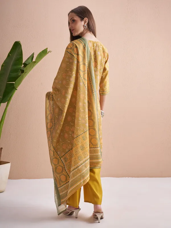 Women Kurta With Trouser And Dupatta