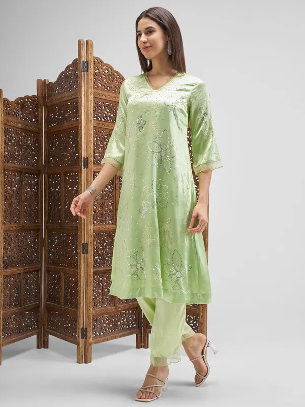 Vishudh Women Green Embroidered Kurta And Trousers