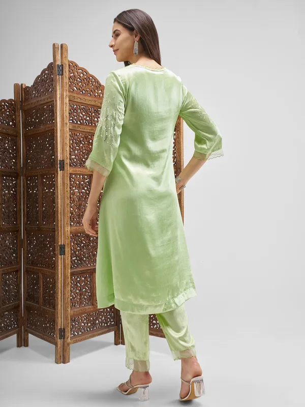Vishudh Women Green Embroidered Kurta And Trousers