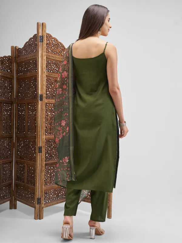 Vishudh Women Green Embroidered Kurta And Trousers With Dupatta