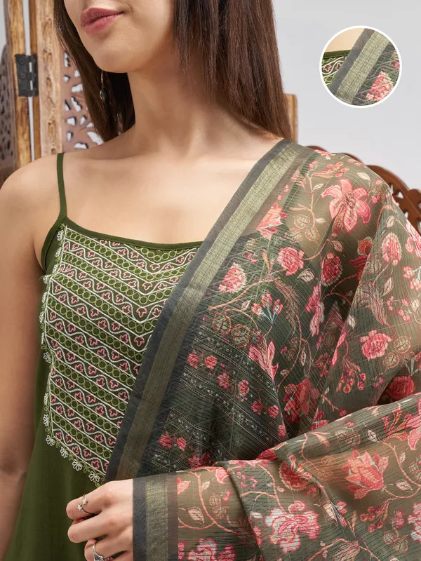Vishudh Women Green Embroidered Kurta And Trousers With Dupatta
