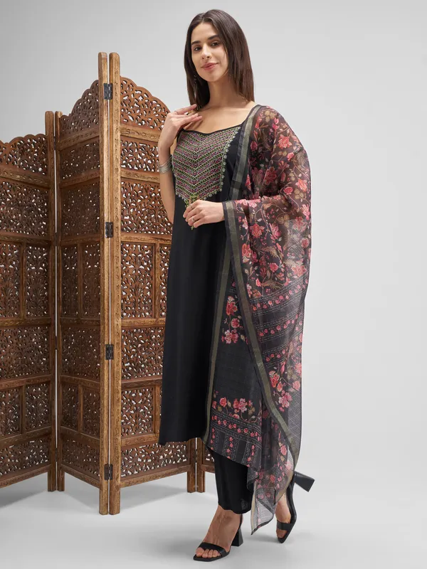 Vishudh Women Black Embroidered Kurta And Trousers With Dupatta