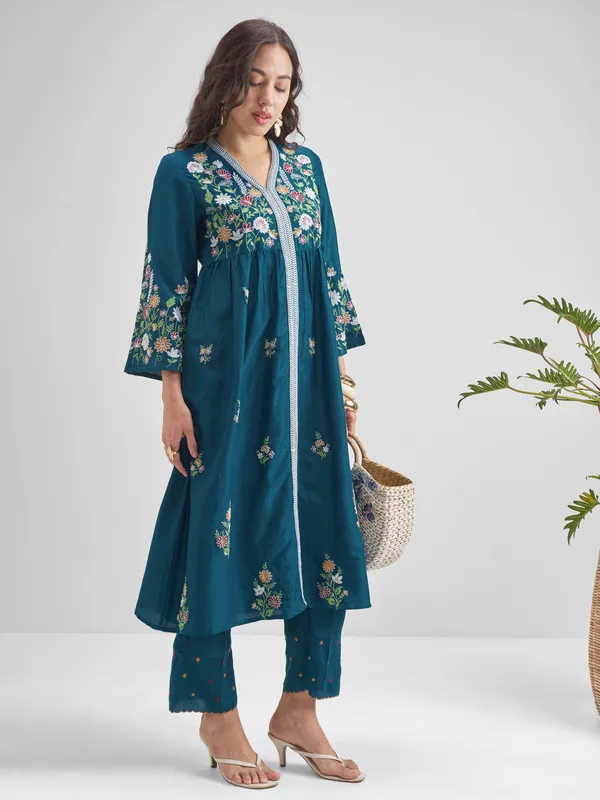 Vishudh Women Blue Embroidered Kurta With Trouser