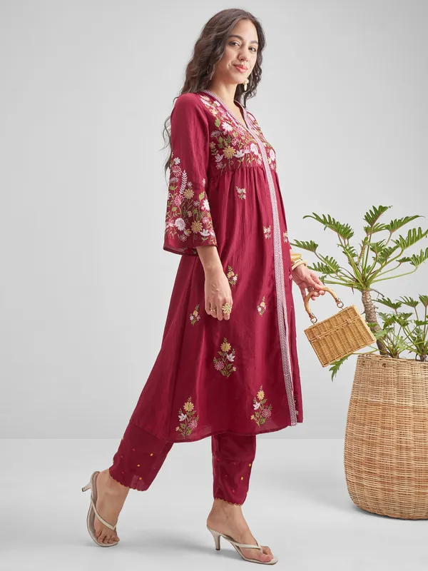 Vishudh Women Maroon Embroidered Kurta With Trouser