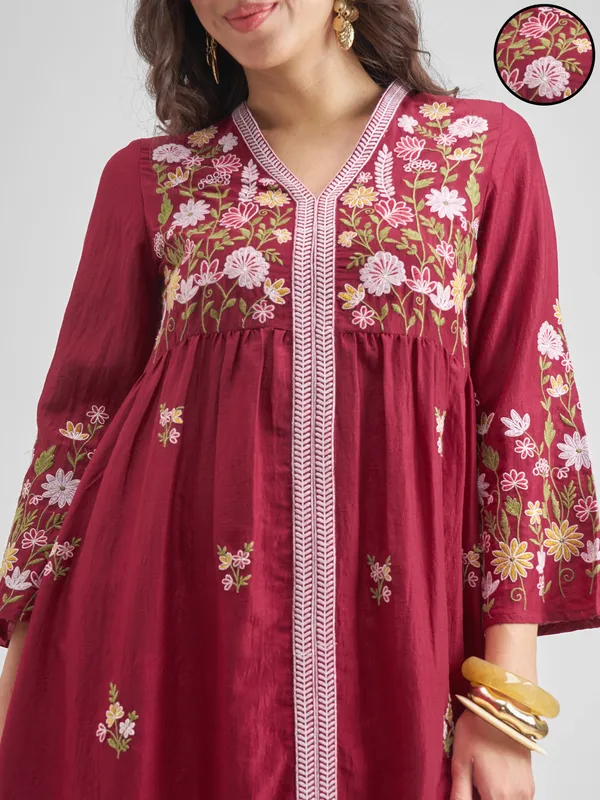 Vishudh Women Maroon Embroidered Kurta With Trouser