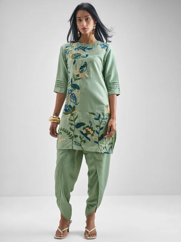 Vishudh Women Green Kurta With Dhoti Pant