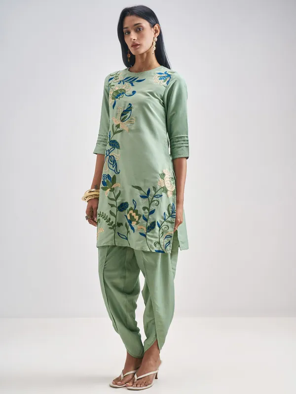 Vishudh Women Green Kurta With Dhoti Pant