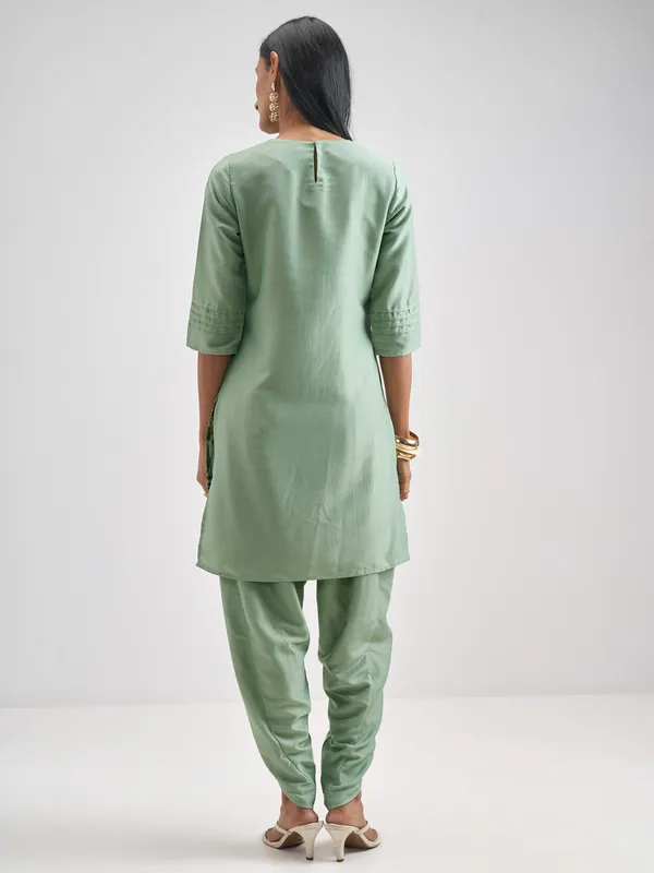 Vishudh Women Green Kurta With Dhoti Pant
