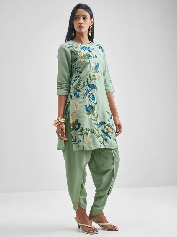 Vishudh Women Green Kurta With Dhoti Pant