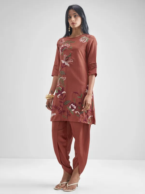 Vishudh Women Rust Kurta With Dhoti Pant