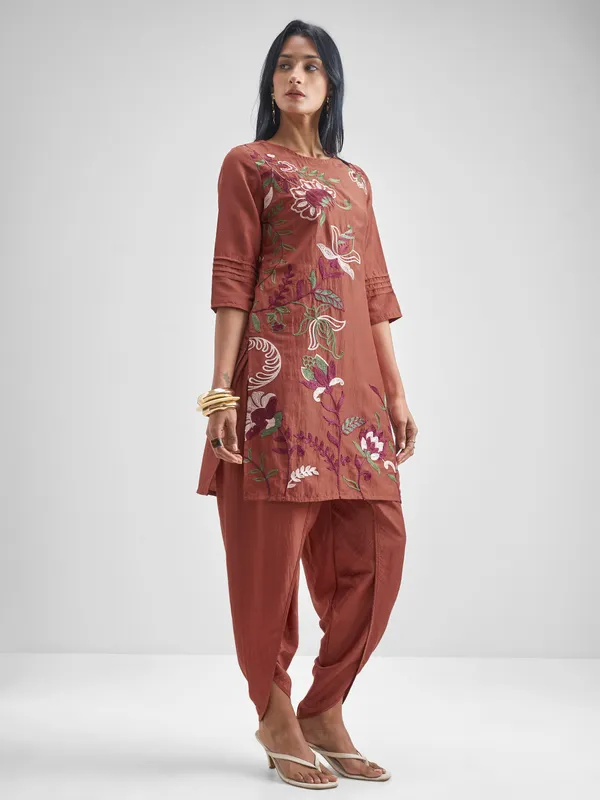 Vishudh Women Rust Kurta With Dhoti Pant