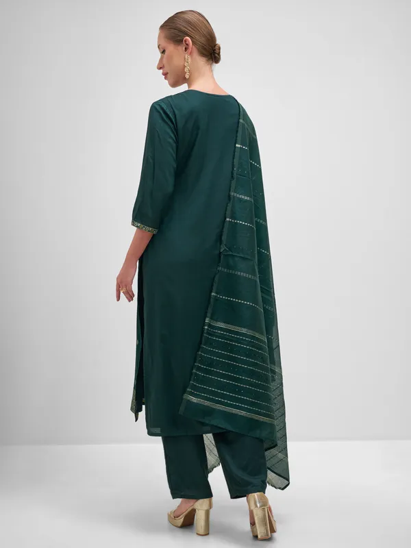 Vishudh Women Teal Embroidered Kurta And Trouser With Dupatta