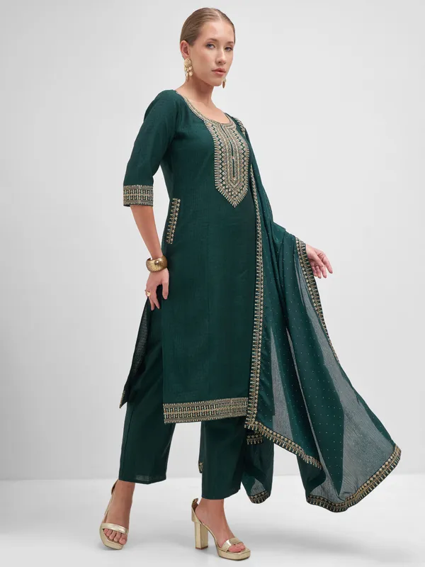 Vishudh Women Teal Embroidered Kurta And Trouser With Dupatta