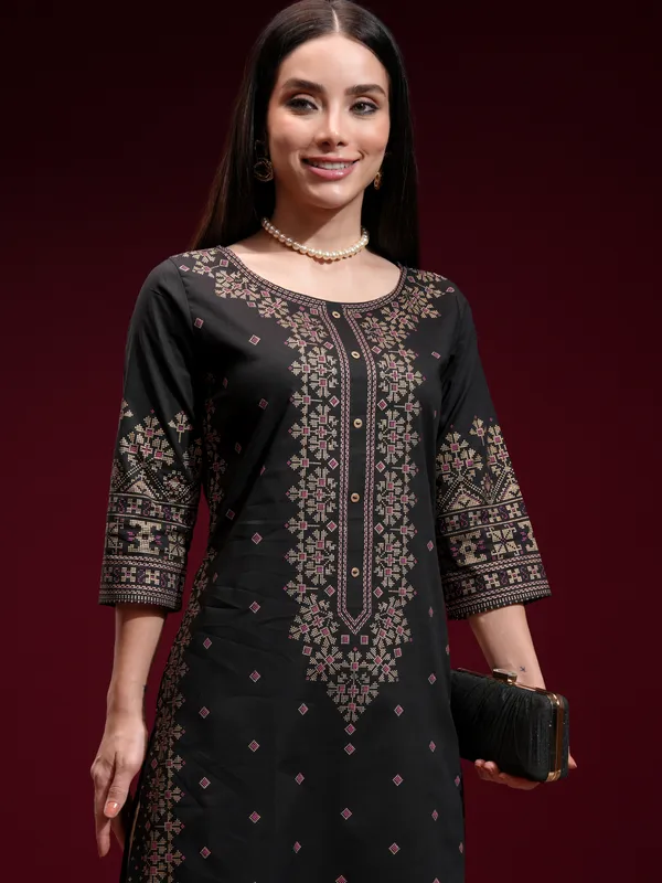  Vishudh Women Black Printed Straight Kurtas