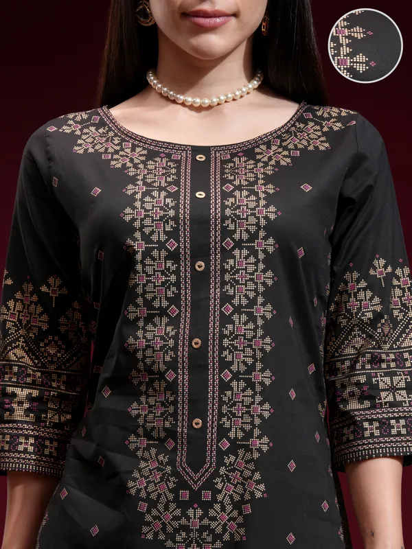  Vishudh Women Black Printed Straight Kurtas
