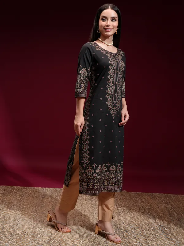  Vishudh Women Black Printed Straight Kurtas