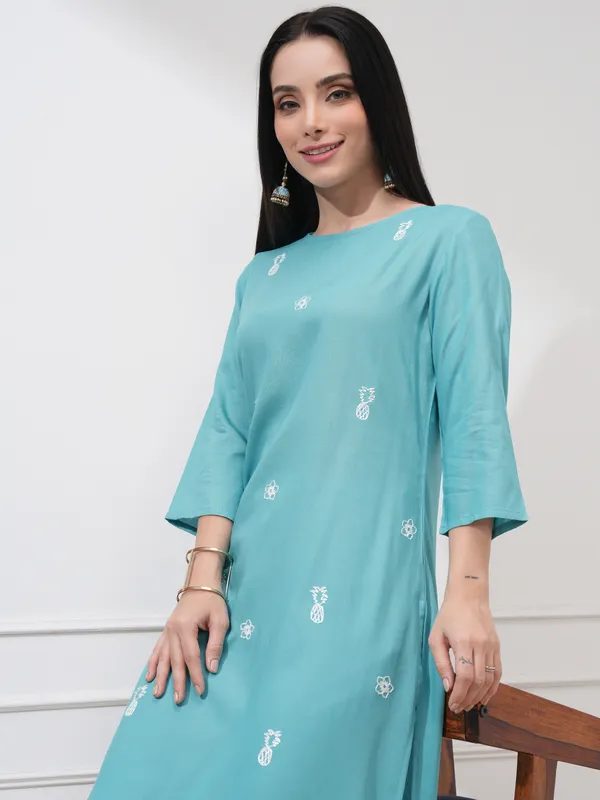 Vishudh Women Blue Embroidered Straight Kurta