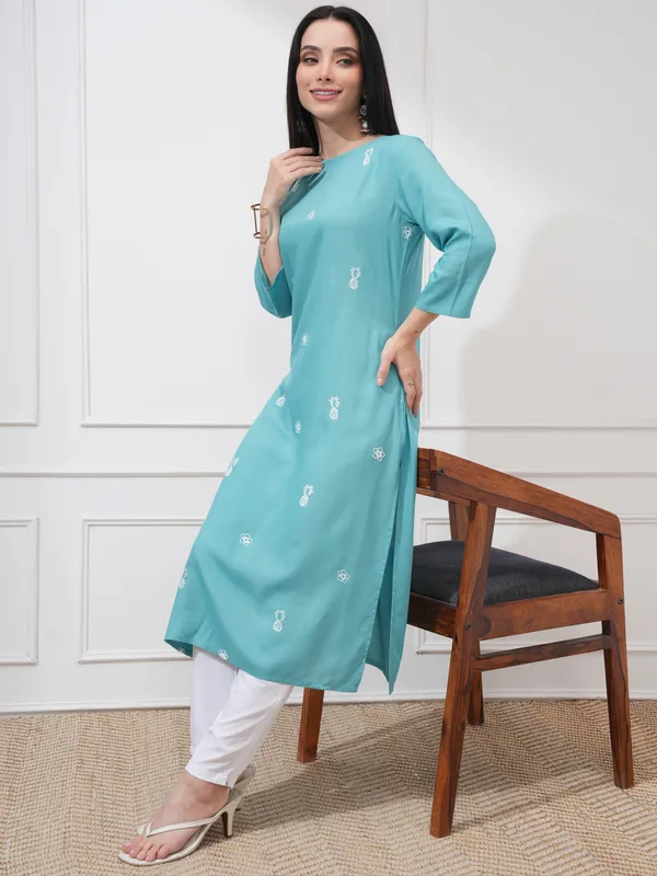 Vishudh Women Blue Embroidered Straight Kurta