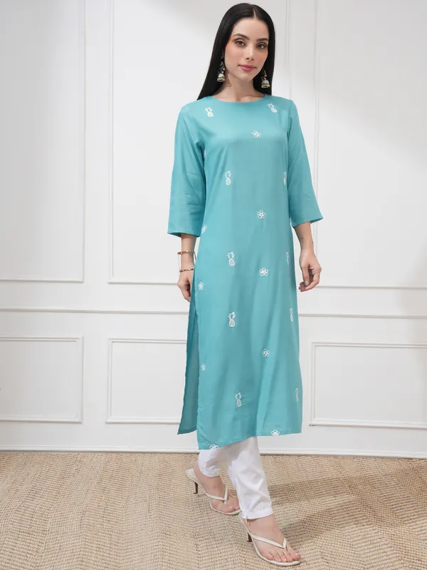 Vishudh Women Blue Embroidered Straight Kurta