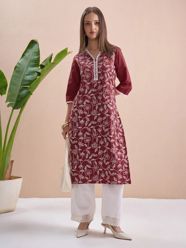 Vishudh Women Burgundy Embroidered Straight Kurta