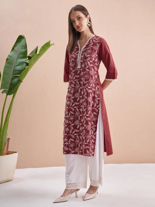 Vishudh Women Burgundy Embroidered Straight Kurta