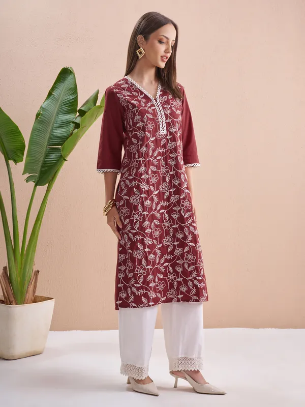 Vishudh Women Burgundy Embroidered Straight Kurta
