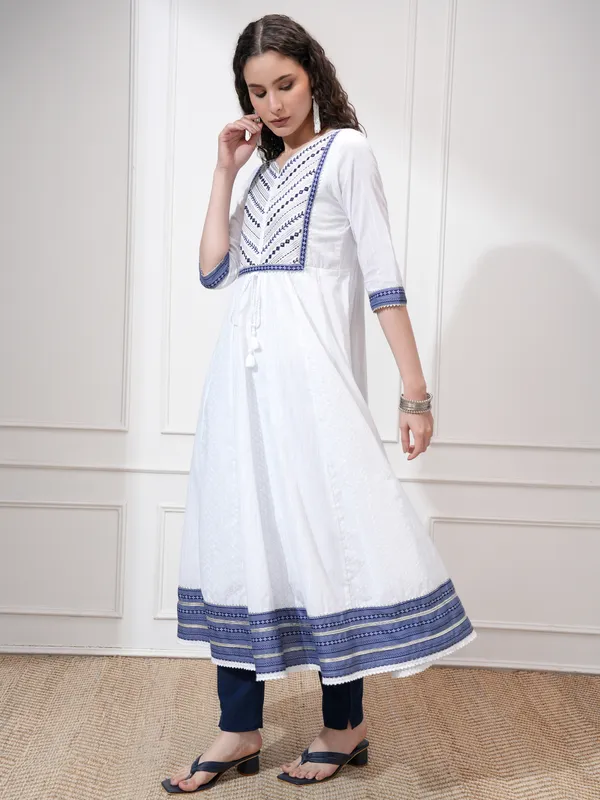 Vishudh Women White Printed Anarkali Kurta