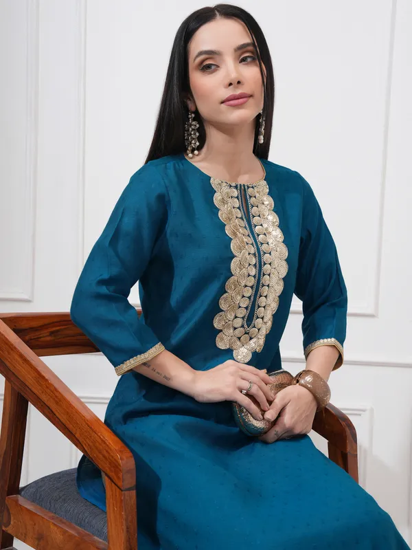 Vishudh Women Teal Embellished Straight Kurta