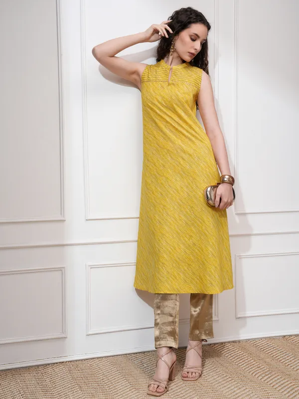 Vishudh Women Yellow Striped Straight Kurta