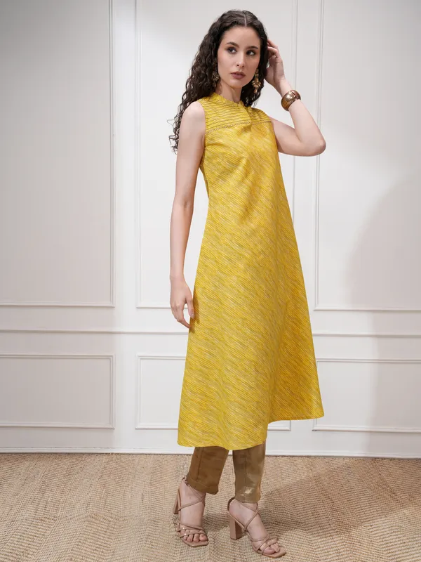 Vishudh Women Yellow Striped Straight Kurta