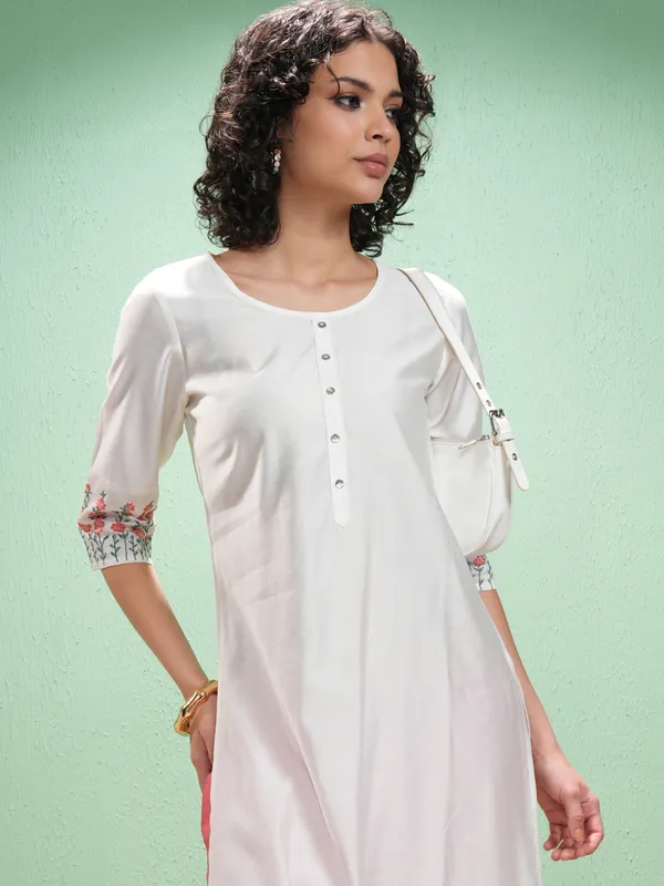 Vishudh Women Off White Embroidered Straight Kurta