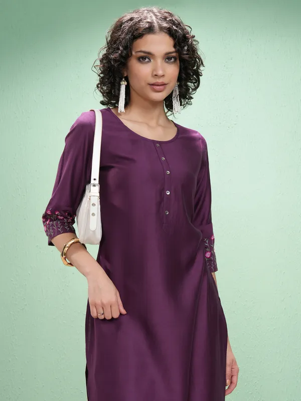 Vishudh Women Purple Embroidered Straight Kurta