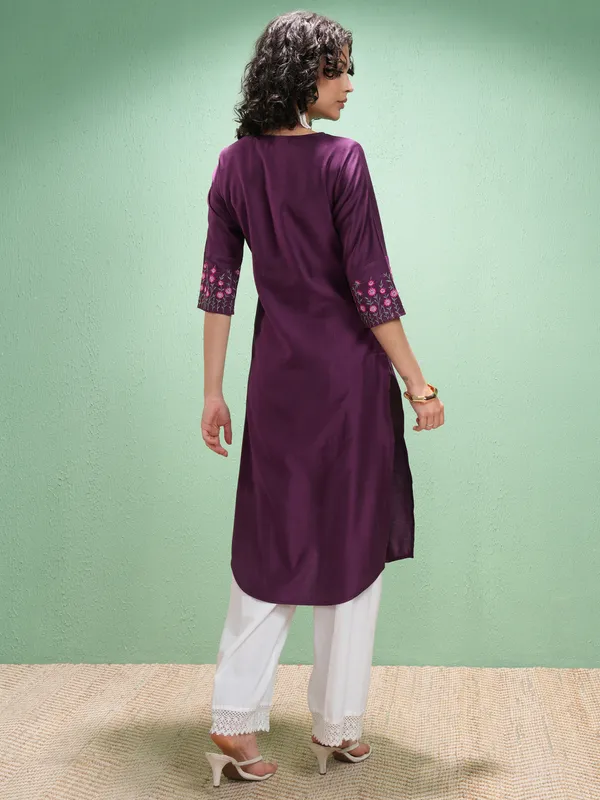Vishudh Women Purple Embroidered Straight Kurta