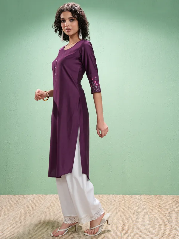 Vishudh Women Purple Embroidered Straight Kurta