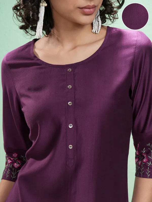 Vishudh Women Purple Embroidered Straight Kurta
