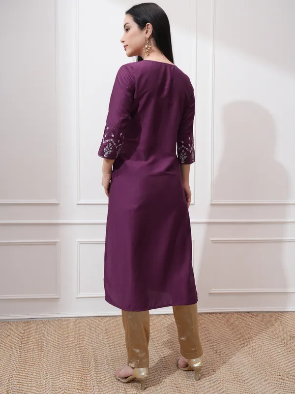 Vishudh Women Purple Embroidered Straight Kurta