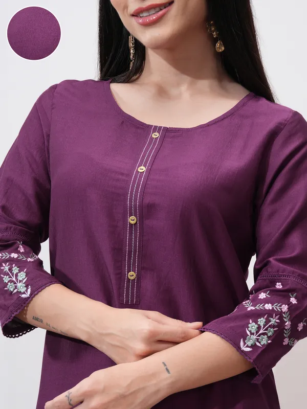 Vishudh Women Purple Embroidered Straight Kurta