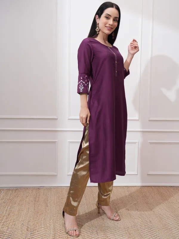 Vishudh Women Purple Embroidered Straight Kurta