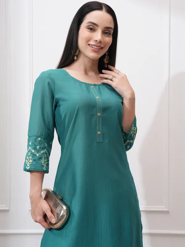 Vishudh Women Green Embroidered Straight Kurta