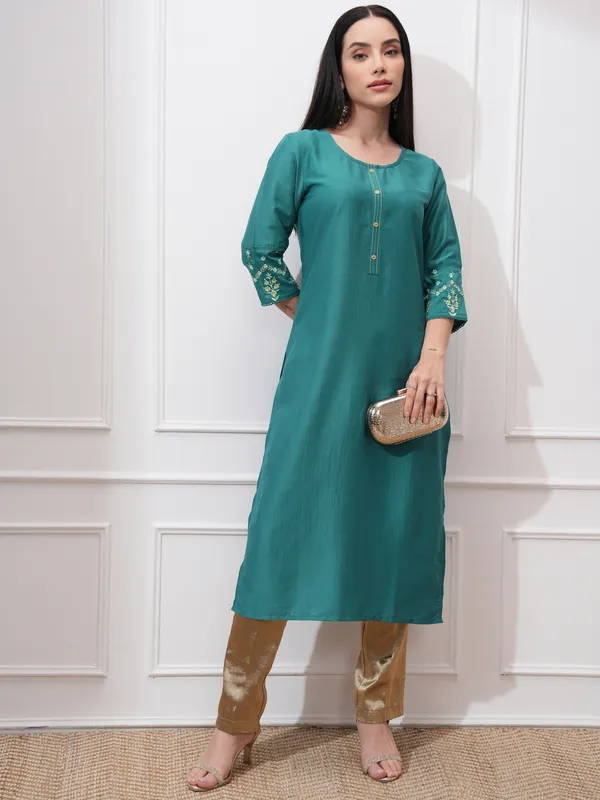 Vishudh Women Green Embroidered Straight Kurta