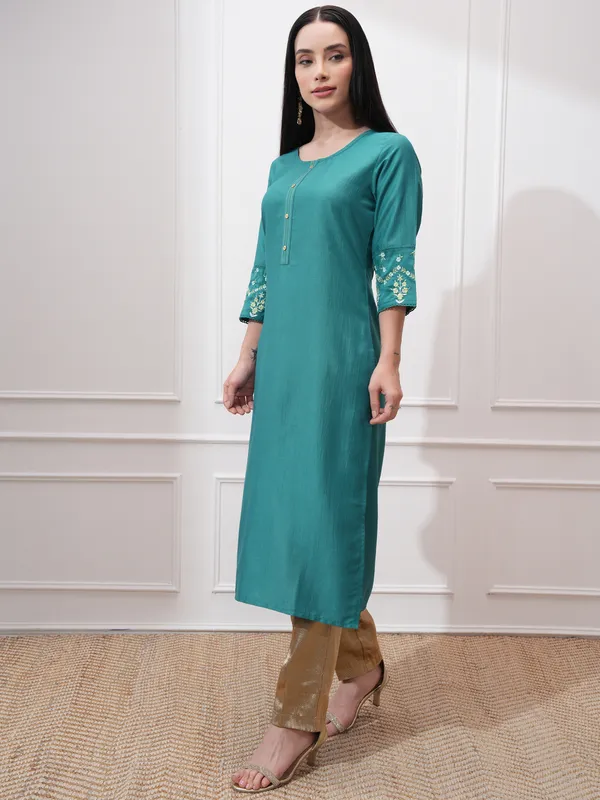 Vishudh Women Green Embroidered Straight Kurta